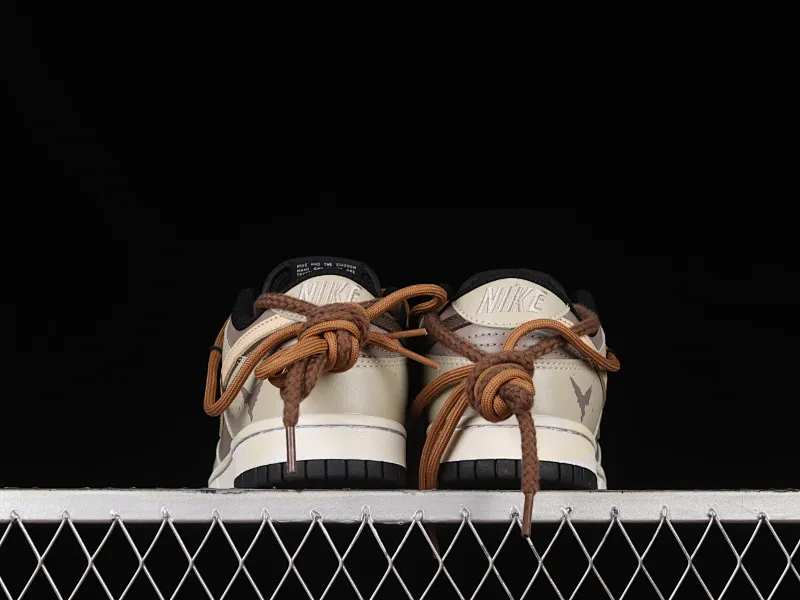 All Categories Nk SB Dunk Series Nk SB Dunk Low Low-top Sneakers Nk Dunk Low Desert Wasteland Panda Prank Customized version of deconstructed strap casual sneakers DD1391-100